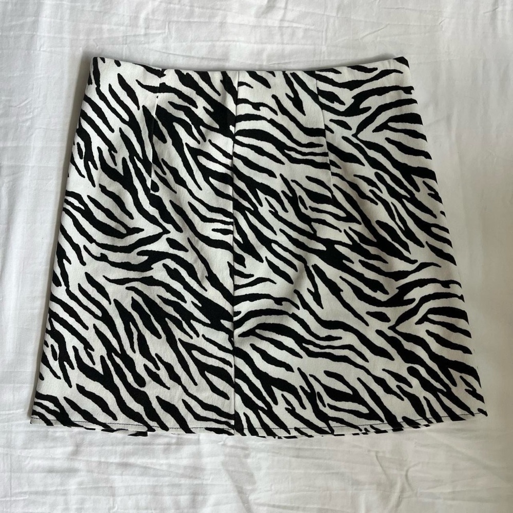 Zebra Print Mini Skirt - Picture 3 of 6